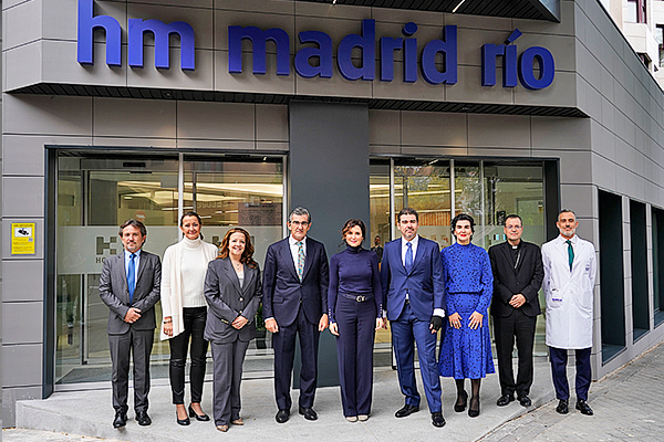 Foto de familia en la inauguración del Hospital HM Madrid Río.
