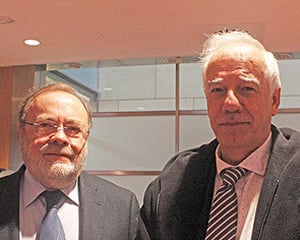 Rafael Pérez-Santamarina, gerente del Hospital La Paz, y Javier Cobas, subdirector gerente del mismo hospital. 
