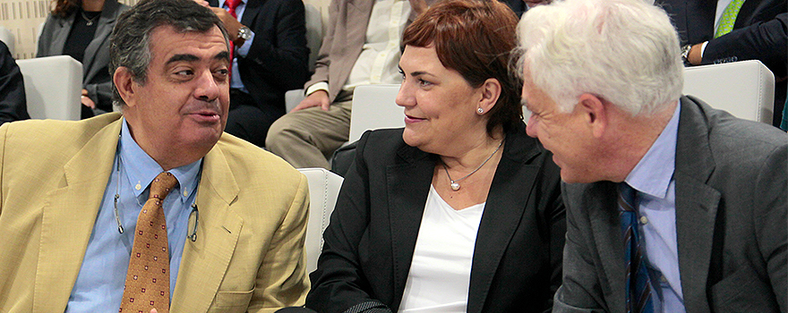 Roberto Sabrido, director gerente de Coordinación e Inspección del Sescam; Patricia Blanquer, diputada del PSOE por Alicante; Jesús María Fernández, portavoz de Sanidad el PSOE en el Congreso.