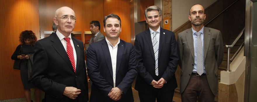 Carlos Arjona, presidente del Colegio de Médicos de Cáceres; Luis Tobajas, director general de Planificación de la Consejería de Sanidad extremeña; Ceciliano Franco, gerente del Servicio Extremeño de Salud (SES) y Ricardo López, director general de Sanitaria 2000.