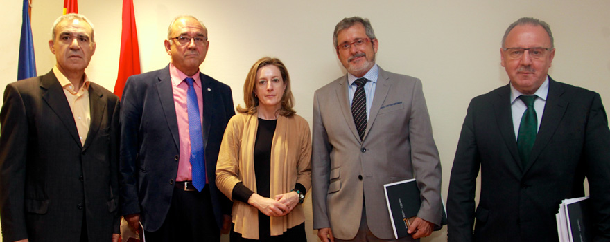 José María Rodríguez, tesorero de la OMC; Juan José Rodríguez Sendín; Juan Manuel Garrote, secretario general de la OMC, y Jerónimo Fernández-Torrente; vicesecretario general de la OMC. En el centro, Soledad Cabezón. 