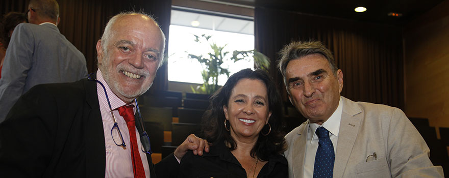 José Luis de la Serna, patrono de la Fundación HM Hospitales; María Luisa Bueno y Alfonso Delgado, director del Departamento de Pediatría de HM Hospitales. 