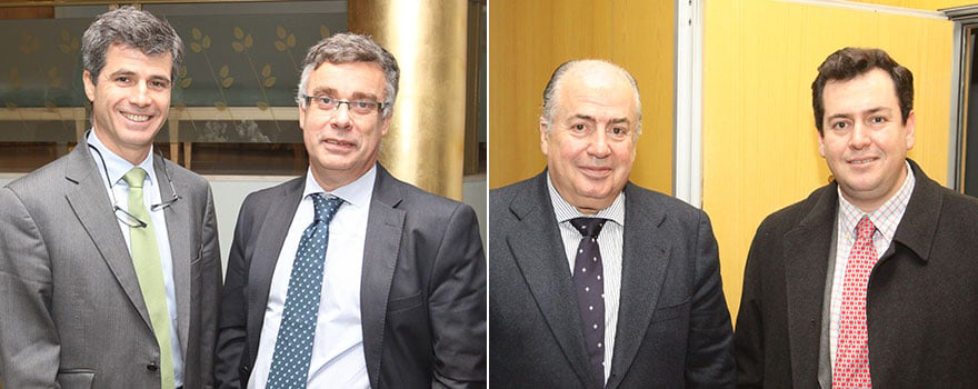 A la izquierda, Adolfo Fernández-Valmayor posa con Ángel Blanco, director de Organización y Procesos de Quirónsalud. A la derecha, Ricardo De Lorenzo y Ricardo De Lorenzo y Aparici.