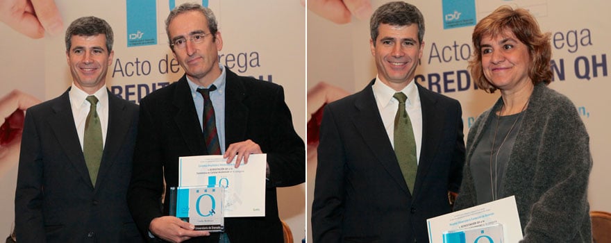 Adolfo Fernández-Valmayor con Manuel García, director médico del Complejo Hospitalario Universitario de Granada; y Susana Lorenzo, jefa de la Unidad de Calidad del Hospital Universitario Fundación Alcorcón.