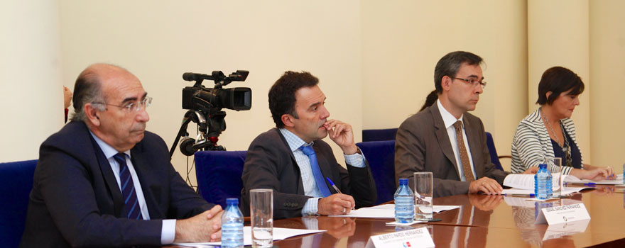 Alberto Pardo, Ismael Sánchez, Luis Javier Fernández y María Ángeles Camacho, directora de Gabinete del Consejero de Sanidad.