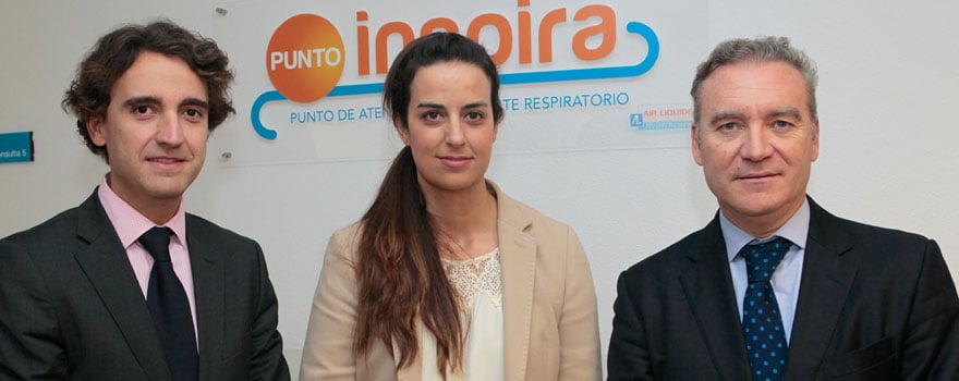 Pablo Crespo, responsable del Departamento Legal de Fenin; Dolores López de Haro, responsable de Contratación Pública de Air Liquide, y Julio de la Rosa.