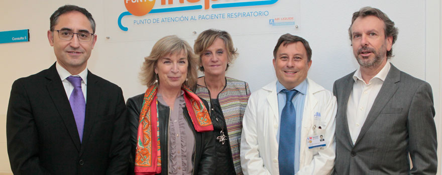 Alejandro García González, director de la Divisón Centro de la Actividad Home Healthcare; Pilar de Lucas, presidenta de la Comisión Nacional de la Especialidad de Neumología; Piedad Navarro; González-Moro, y Bajils.