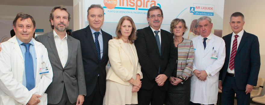 De izquierda a derecha: José Miguel Rodríguez González-Moro; Ángel Bajils, director general de Air Liquide Home Healthcare; Julio de la Rosa, director de Market Access del Grupo Air Liquide; Emilia Carretero, presidenta de la Asociación de Pacientes de EPOC y Apnea del Sueño (Apeas); Manuel Molina; Piedad Navarro, directora de Relaciones Institucionales Home Healthcare España de Air Liquide Healthcare; Félix Bravo, gerente del Hospital Universitario de Alcalá de Henares; y Philippe Ogé, director general de la Actividad Healthcare de Air Liquide Iberia.