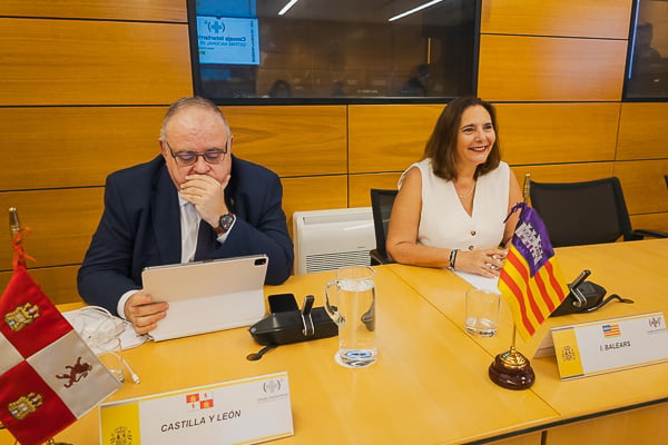 Alejandro Vázquez, consejero de Sanidad de Castilla y León; y Manuela García, consellera de Salud del Govern de les Illes Balear.
