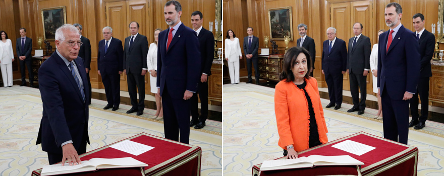 A la izquierda, el nuevo ministro de Asuntos Exteriores, de Unión Europea y de Cooperación, Josep Borrell, jura su cargo ante el rey Felipe VI. A la derecha, Margarita Salas, ministra de Defensa. 