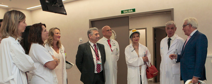 Las autoridades han visitado las obras en quirófanos, habitaciones, la zona de Oncohematología y la nueva Unidad de Hemodiálisis. 