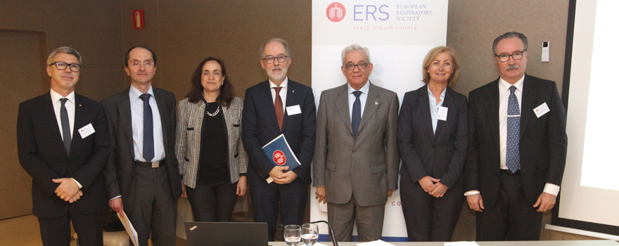 Los representantes de neumología junto con el consejero de Sanidad de la Comunidad de Madrid