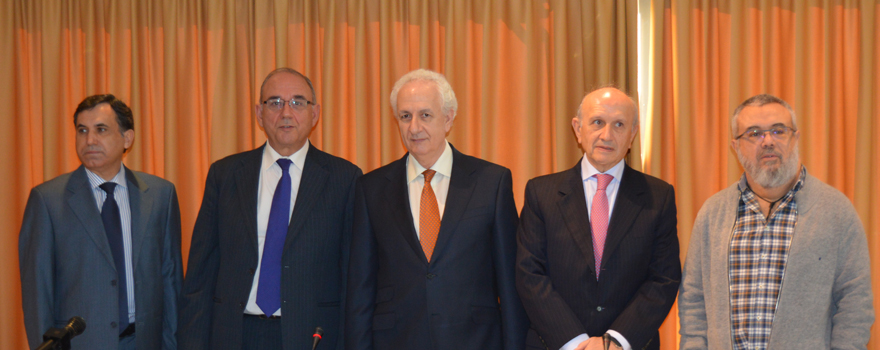 De izquierda a derecha: Jesús Antonio Álvarez, director médico del Monitor de Merco; Juan José Rodríguez Sendín, presidente de la OMC; José María San Segundo, director del Monitor de Merco; Máximo González Jurado, presidente del CGE; y Emilio de Benito, presidente de ANIS.