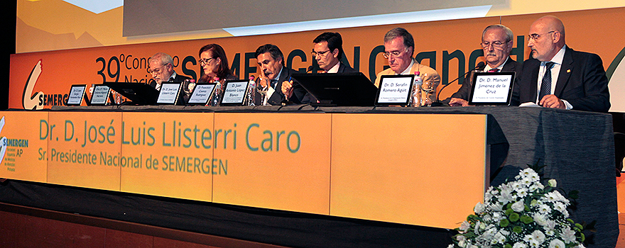 La mesa de la inauguración del 39 Congreso de Semergen: Juan Sergio Fernández; María Dolores Alguacil -directora general de Asistencia Sanitaria y Resultados en Salud del Servicio Andaluz de Salud-; José Luis Llisterri, Francisco Cuenca -alcalde de Granada-, Juan Antonio López Blanco -subdirector general de Ordenación Profesional-; Serafín Romero y Manuel Jiménez.