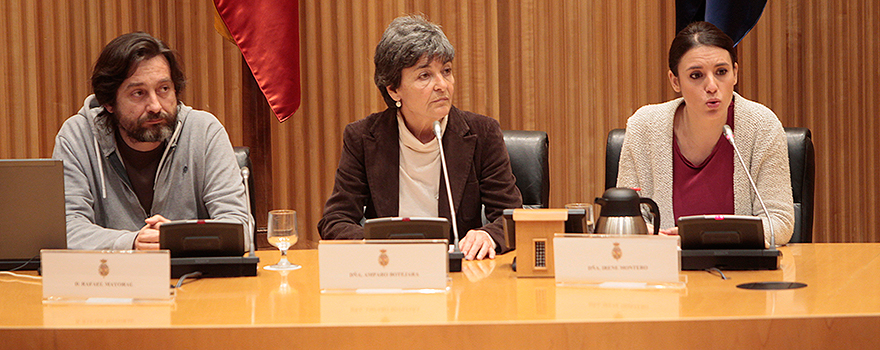 Rafael Mayoral, secretario de Relación con la Sociedad Civil y Movimientos,  Sociales, y Amparo Botejara, portavoz de la Comisión de Sanidad y Servicios Sociales, Irene Montero, portavoz de Podemos en el Congreso de los Diputados.