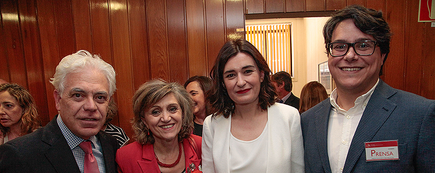 Jesús María Fernández, portavoz de Sanidad del PSOE en el Congreso; María Luisa Carcedo, secretaria ejecutiva de Sanidad y Consumo del PSOE; la ministra Carmen Montón; y Javier Leo, redactor jefe de Redacción Médica.