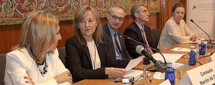 Carmen Ayuso, jefe de departamento de Genética en el Hospital Universitario Fundación Jimñenez Díaz y directora científica del IIS-FJD; Consuelo Martín de Dios, Consuelo Martín de Dios, vicepresidente y directora general del Instituto Roche; Jesús Fernández Crespo, director general del Instituto de Salud Carlos III; Juan Antonio Álvaro de la Parra, director regional en Madrid de los Hospitales Quiónsalud; Leticia Moral, directora de Asistencia y Calidad de Quirónsalud.