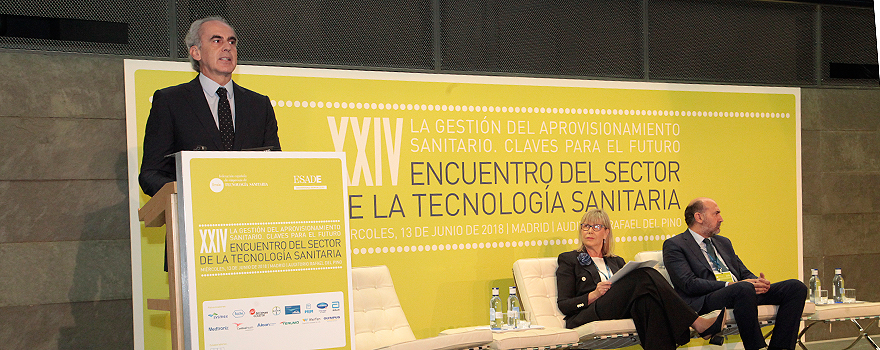 Enrique Ruiz Escudero, consejero de Sanidad de Madrid, María Luz López-Carrasco, presidenta de Fenin, y Enrique Verdeguer, director de Esade Madrid.