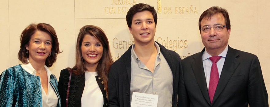 Guillermo Fernández Vara con su familia. 