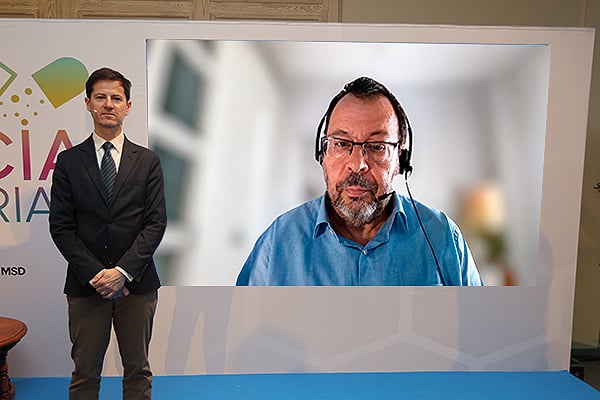 Óscar López, director de Redacción Médica, ha sido el encargado de entrevistar de manera online al Director General de Cartera Común de Servicios del Sistema Nacional de Salud y Farmacia del Ministerio de Sanidad, César Hernández.