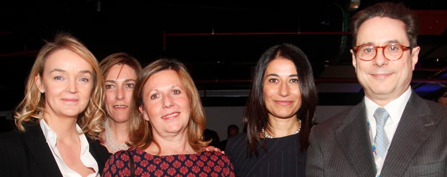 María García de Parada y Mayte Brea, ambas de SEOM; Remedios Miranda, de Roche; Annarita Gabriele, directora médica de Roche, y Miguel Martín.