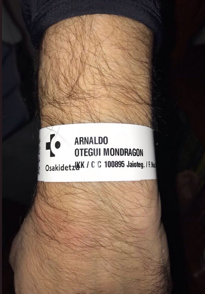 Brazalete identificativo de Arnaldo Otegi (Twitter).