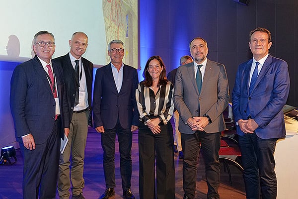 Manuel Suárez, presidente del Comité Organizador del 35º Congreso SEA; José Luis Díaz, presidente del Comité Organizador del 35º Congres SEA; Luis Verde, gerente del Hospital Chuac; Inés Reyes, Alcaldesa de A Coruña; Julio García Comesaña, Consejero de Sanidad de la Xunta de Galicia; y Javier Peña, gerente del Hospital San Rafael.