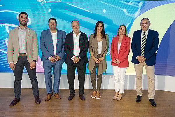 José Ángel Moreno, delegado comercial en la zona centro de Oximesa Nippon Gases; Manuel Rico, comercial de la zona centro de Oximesa; José María Pino; Alia Nehme, técnico en la zona centro de Oximesa Nippon Gases; Celia Pinedo y Sergio Campos.
