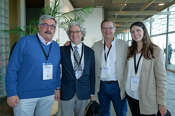 Elisabeth Valaguero, departamento de Marketing de Novartis; José Luis Bernal, gerente de Novartis; Vivencio Barrios, del cardiólogo del Hospital Ramón y Cajal (Madrid); y Alfredo Michán, del Servicio de Medicina Interna del Hospital Universitario de Jerez. 