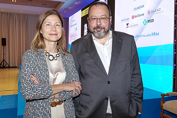 María Jesús Lamas y César Hernández, director general de Cartera Común de Servicios del Sistema Nacional de Salud y Farmacia del Ministerio de Sanidad.