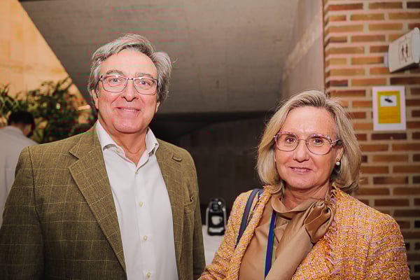 Juan López y Ana Castillo, directora gerente del Servicio Aragonés de Salud.