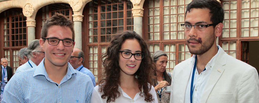 Javier Toledano y Paula Palomar, ambos de Residencia y Profesión del CEEM, y Walther Iván Girón, R3 de Neumología del Hospital 12 de Octubre.