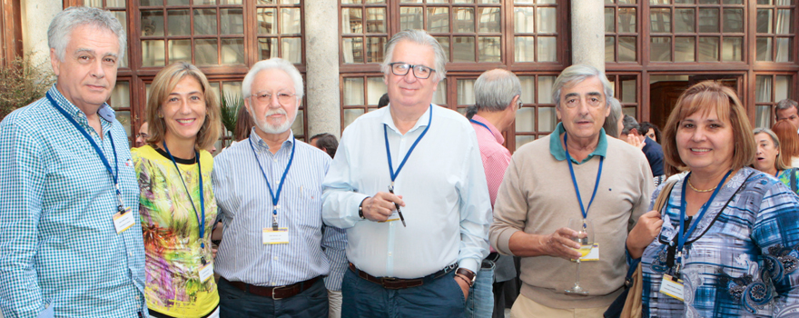 Ramón Agüero, de Neumología del Hospital de Valdecilla; Rosa Cordovilla, de Neumología del Hospital de Salamanca; Luis Callol, de Neumología del Hospital Gómez Ulla, de Madrid; Bernardino Alcázar, de Neumología del Complejo Hospitalario de Jaén; Luis Muñoz, de Neumología del hospital Reina Sofía, y Victoria Villena Garrido, profesora de Neumología de la Universidad Complutense de Madrid. 