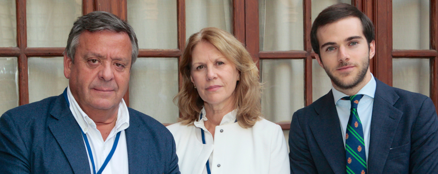 Julio Ancochea, jefe del Servicio de Neumología del Hospital de La Princesa; María Emilia Carretero, presidenta de Apeas; y Enzo Lazzerini.