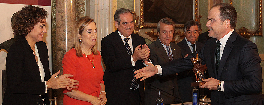 Roberto Úrbez recibe el premio Panorama para BMS por nivolumab.