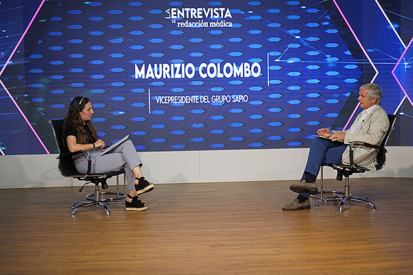 Un instante de la entrevista realizada en el plató de Redacción Médica.