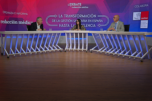 Mesa redonda sobre la transformación de la gestión sanitaria en España hasta la Excelencia.
