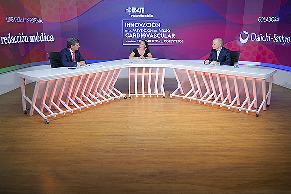 Aspecto de la sala durante el debate: Innovación en la Prevención del Riesgo Cardiovascular a través del tratamiento del colesterol.