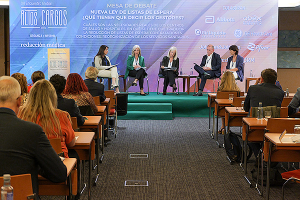 Debate del XIII Encuentro Global de Altos Cargos de la Administración Sanitaria: 'Nueva ley de listas de espera. ¿Qué tienen qué decir los gestores'.
