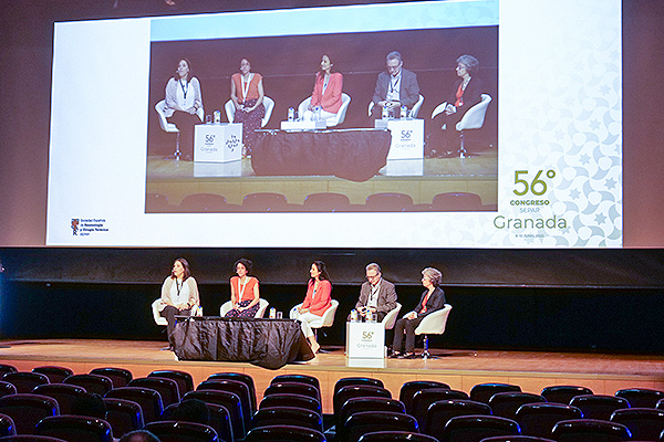 Un instante de la mesa 'Enfermedades Intersticiales Pulmonares (EPI): comenzamos en Pediatría y continuamos en adulto', del 56º Congreso Separ.