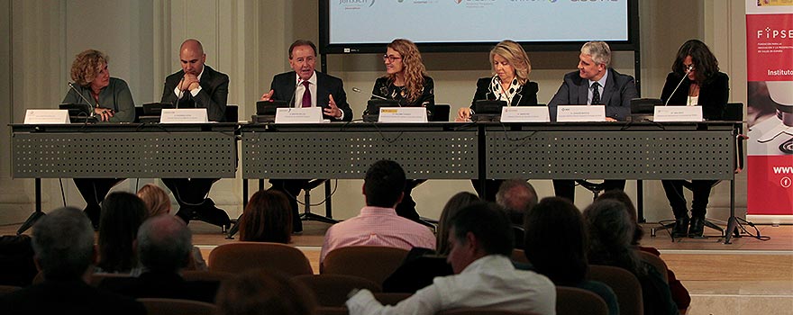 Arantxa Catalá, directora de Public Affairs en Sanofi; Eduardo Leiva, director general de Abbvie; Martín Sellés, presidente de Janssen; Paloma Casado; María Río; Joaquín Mateos, director médico de MSD, y Ana Arce, directora del departamento de Internacional e Innovación de Fenin.