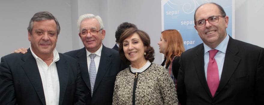 Julio Ancochea, jefe del Servicio de Neumología del Hospital de La Princesa de Madrid; Jesús Sánchez Martos, Emilia Sánchez Chamorro y Carlos Moreno.