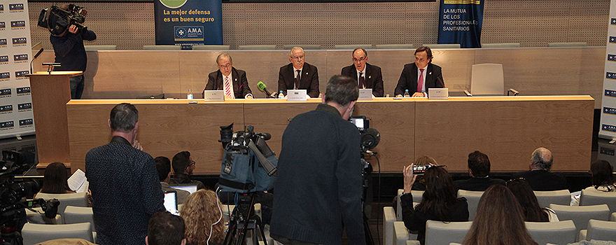 Aspecto de la sala durante la firma del convenio contra las agresiones entre AMA y la OMC.