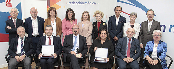 El jurado de XVIII Premio Reflexiones posa junto a los ganadores.