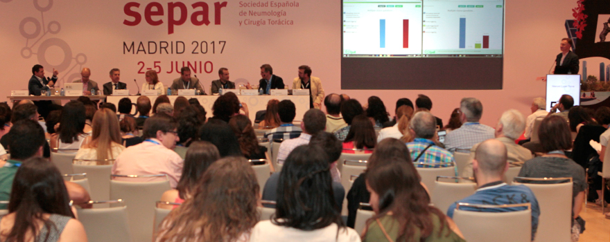 Aspecto de la sala durante la charla.