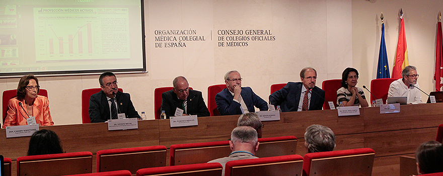 Aspecto de la sala durante la presentación de datos sobre demografía médica.