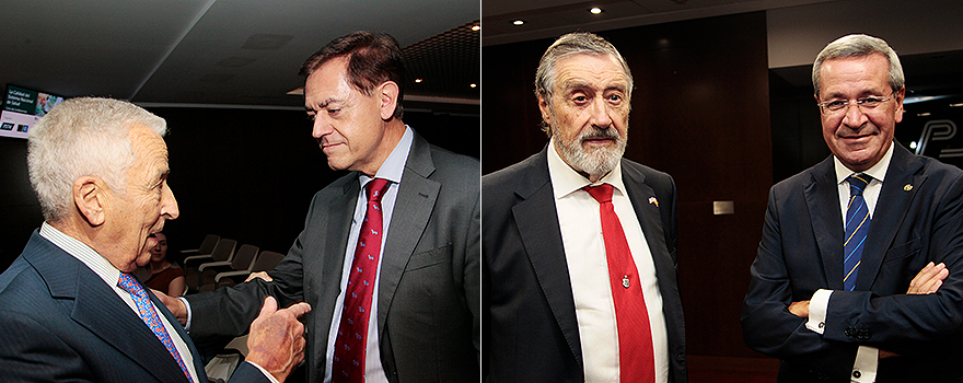  Miguel Carrero saluda a José Ramón Calvo, director general de Oximesa. A la derecha: Pablo Martínez, asesor médico de la embajada de EEUU y José Luis María Suárez, consejero de PSN.