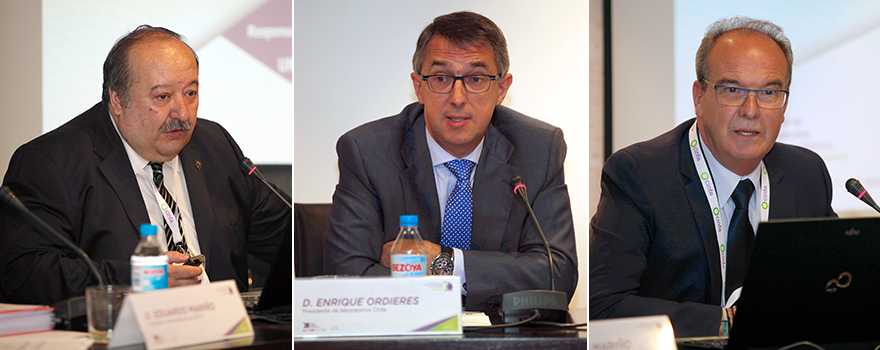 Eduardo Mariño, catedrático de Universidad de Barcelona; Enrique Ordieres, presidente de Cinfa, y Fernando Martínez, portavoz del Foro de Atención Farmacéutica en Farmacia Comunitaria. 