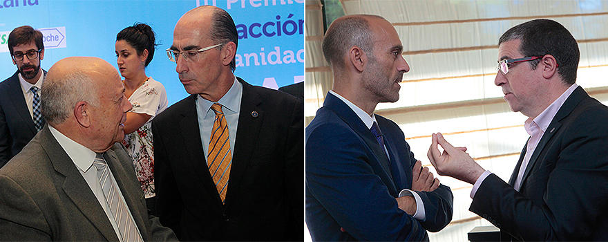 A la izquierda, Elías Ledo Vázquez, secretario de Down Galicia, conversa con el conselleiro de Sanidade. A la derecha, Ricardo López, y Félix Rubial, gerente del área sanitaria de Vigo.
