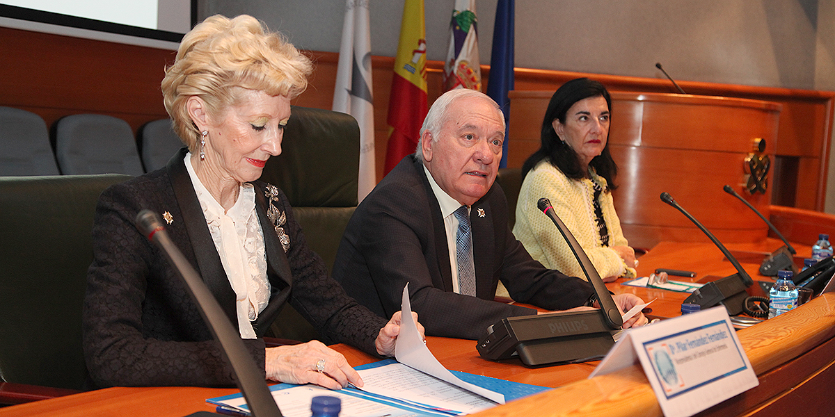 Pilar Fernández Fernández, Florentino Pérez Raya y Raquel Rodríguez Llanos. 